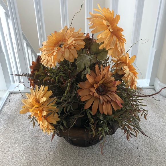 Floral Decor - Picture 3 of 4